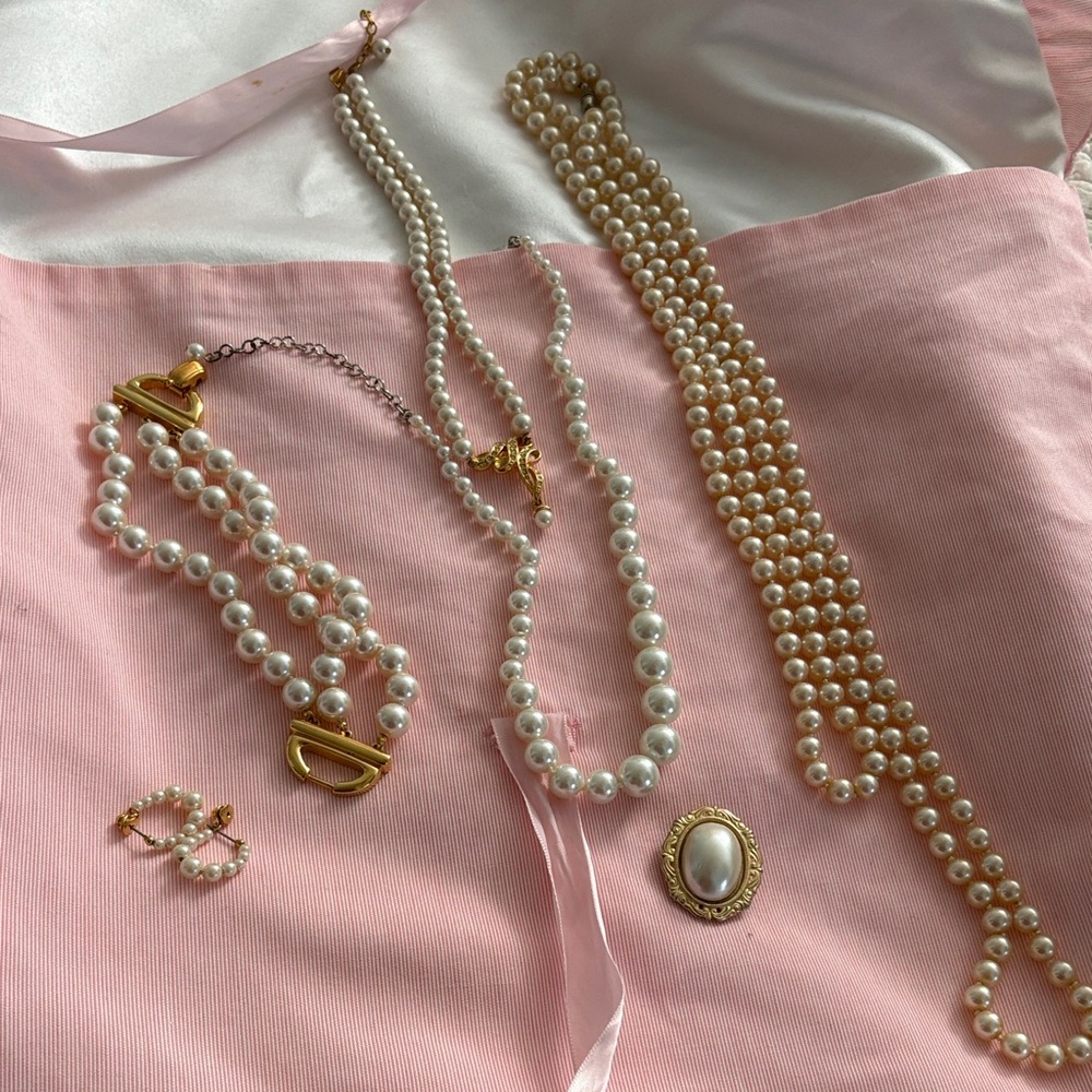Classic White Pearl Necklace Set